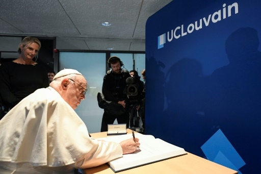 Interpellé en Belgique sur la place des femmes, le pape suscite l'l'incompréhension
