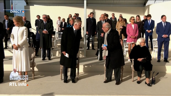 famille-royale-messe