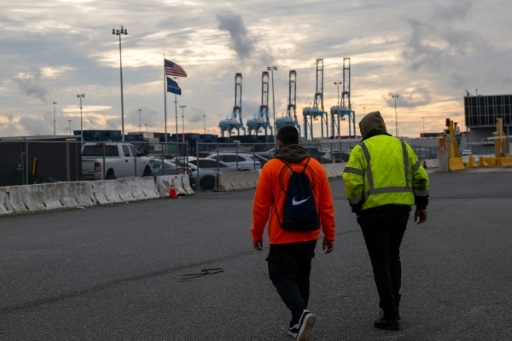 USA: près de 40 ports bloqués par une grève des dockers un mois avant la présidentielle