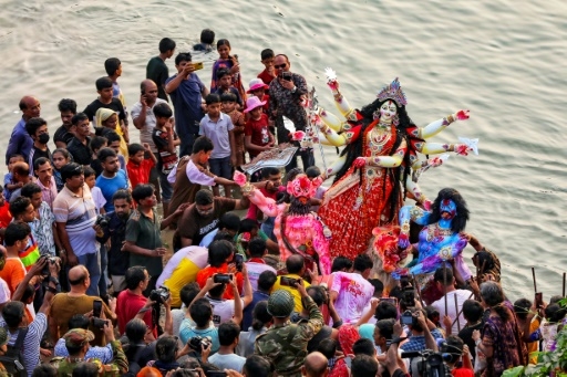 Au Bangladesh, les Hindous célèbrent leur plus grand festival malgré les craintes d'attentat