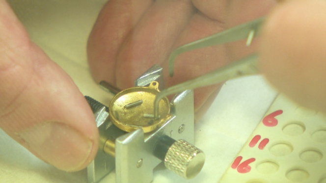 cancer-oeil-plaque-or