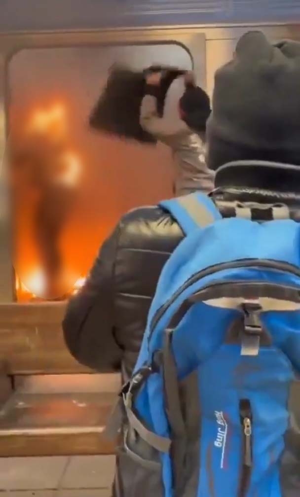 homme_metro_new_york_feu_incendie