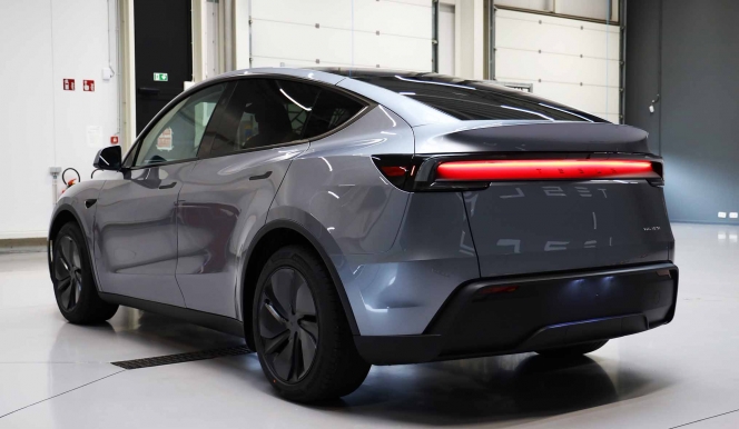 tesla_model_y_2025_juniper_3