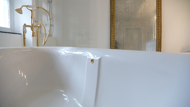 "La petite folie" du château ? Une baignoire à champagne