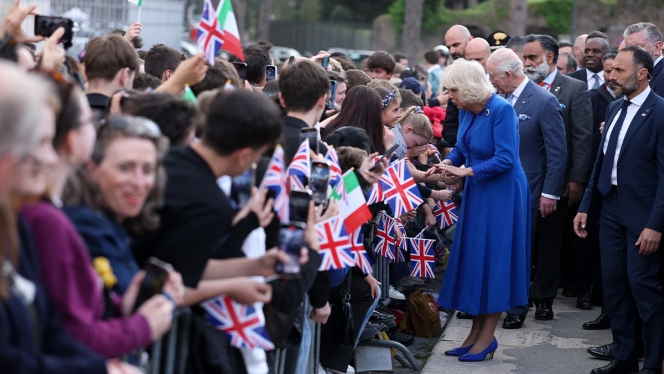 charles-camilla-foule-rome