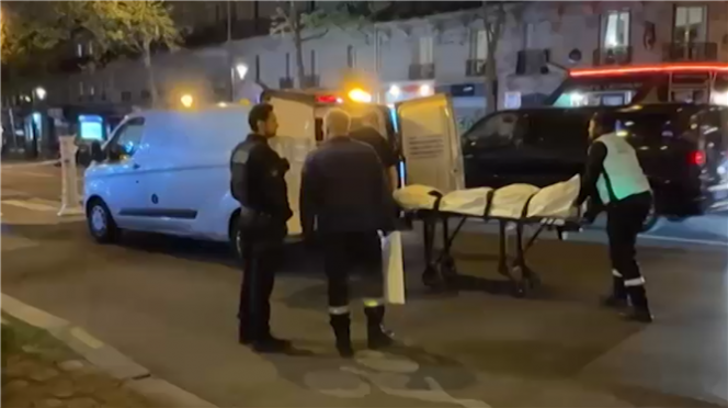 Une employée d'une salle de sport du 11e arrondissement de Paris est morte et une cliente a été hospitalisée dans un état grave lors d'une séance de cryothérapie lundi, a indiqué le parquet. D'après les premiers éléments, une fuite d'azote de la cabine de cryothérapie serait à l'origine de l'intoxication, selon une source proche de l'enquête.