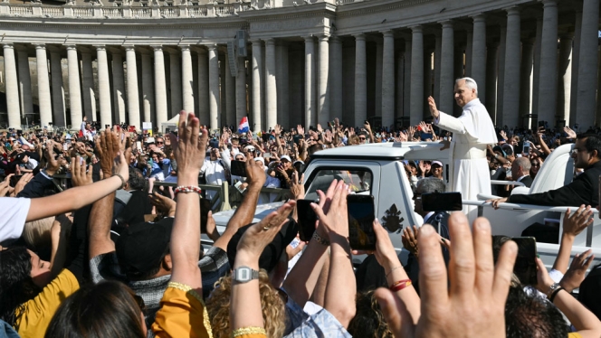 pape-bain-de-foule-2