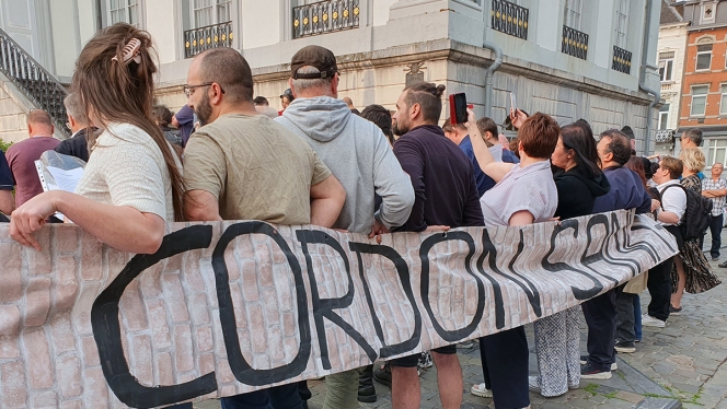 Haie de déshonneur de la FGTB Verviers contre Georges-Louis Bouchez