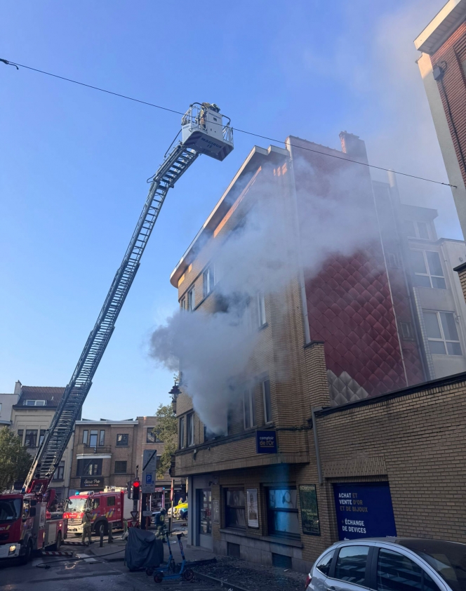 Deux rues avoisinantes ont été condamnées le temps de l’intervention des secours.