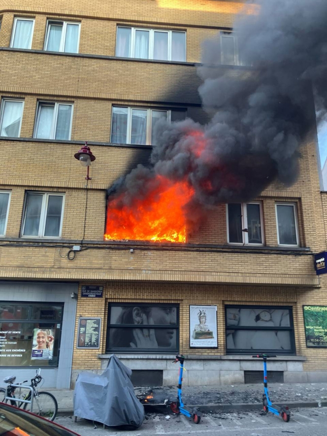 Deux rues avoisinantes ont été condamnées le temps de l’intervention des secours.