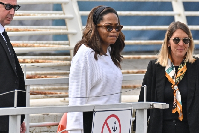 Oprah Winfrey arrive à l’aéroport de Venise avant le mariage de Jeff Bezos à Venise le 26 juin 2025.