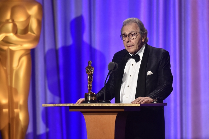 Le compositeur argentin Lalo Schifrin accepte un Oscar honorifique lors du 10e gala annuel des Governors Awards organisé par l’Academy of Motion Picture Arts and Sciences au Dolby Theater du Hollywood & Highland Center à Hollywood, en Californie, le 18 novembre 2018.