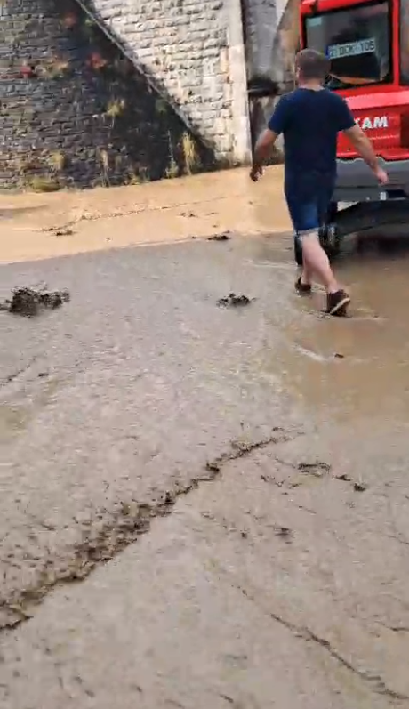 À Sosoye, les rues commencent à être inondées