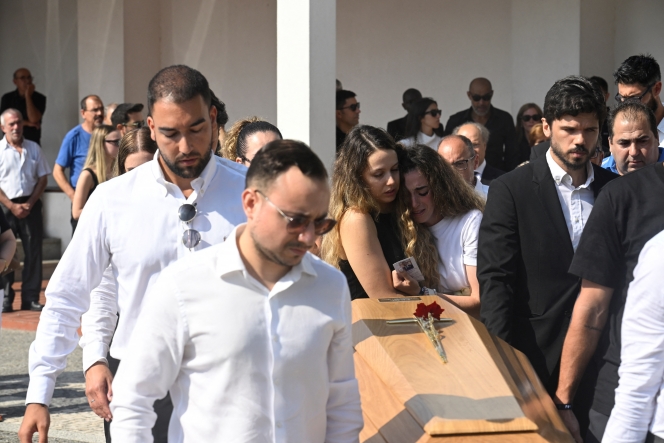 Rute Cardoso, la femme de Diogo Jota, en larmes en suivant le cercueil