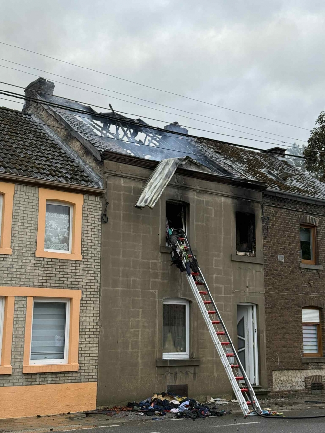 Le feu a pris dans la toiture.