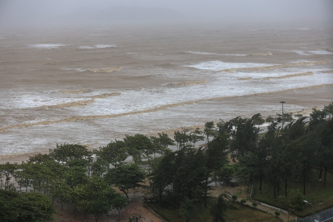 2025-08-25T045300Z_1275599666_RC24EGAY4JB1_RTRMADP_3_ASIA-WEATHER-VIETNAM