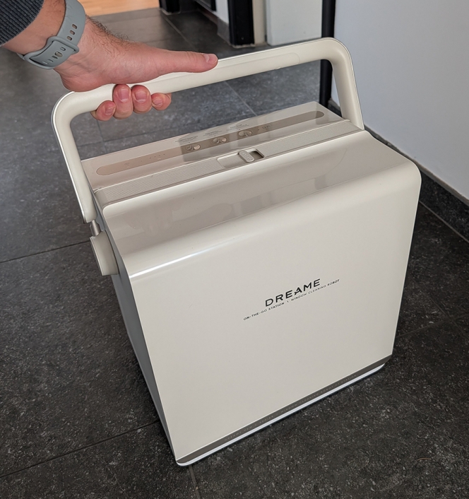 Une valise assez lourde et encombrante…