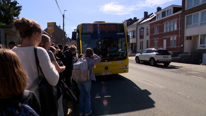 En pleine période de rentrée scolaire, l’offre de bus TEC peine parfois à rencontrer la demande.