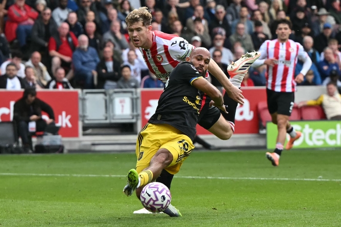 L’impuissance de Bryan Mbeumo qui perd son duel face au défenseur de Brentford Nathan Collins
