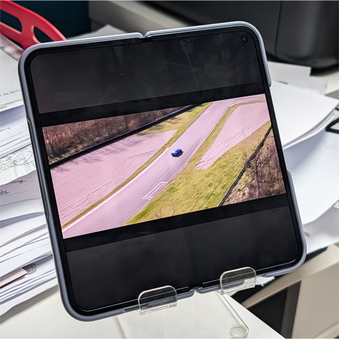 Regarder une vidéo 16 : 9 sur le grand écran ne la rend pas plus grande qu’avec un smartphone normal…