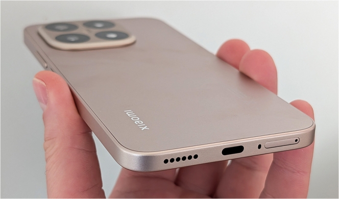 Le cadre en plastique, qui retire le 15T de la catégorie premium...