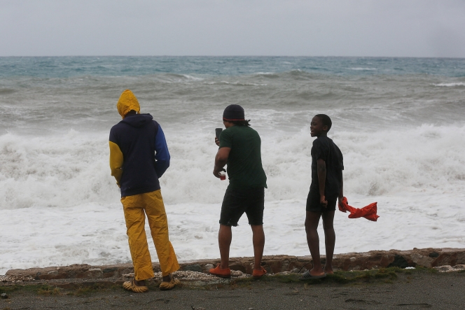 2025-10-27T172513Z_1396644424_RC2AKHAVWZJ5_RTRMADP_3_STORM-MELISSA