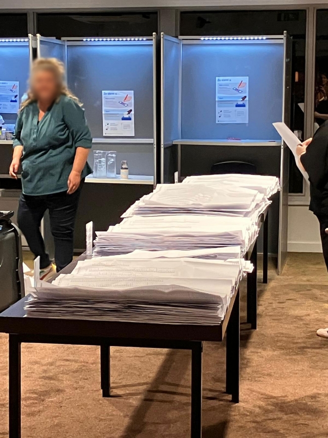 Une salle de dépouillement à Flaringue, dans la banlieue de Rotterdam