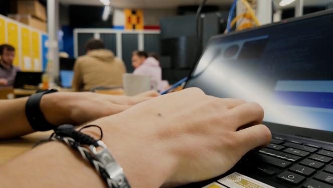 HACKERS 19h.00_01_53_15.Still006.jpg