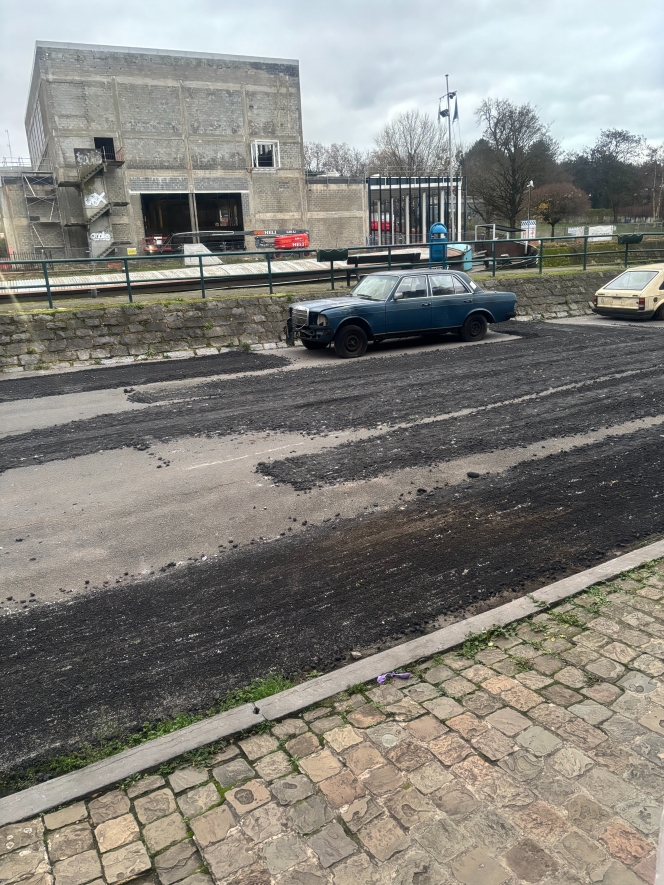 Le Quai de Sambre et la Rue des chantiers sont parsemés de décors de film.