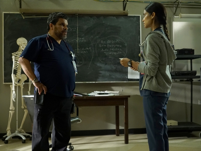 Luis Guzmán aux côtés de l’actrice Melanie Kannokada