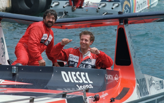 Stefano Casiraghi, époux de Caroline de Monaco, remporte le Grand Prix Offshore de Nice, le 14 mai 1989 avec son co-équipier Patrice Innocenti.