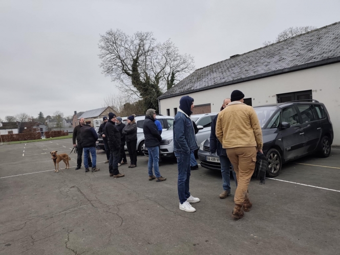 Les autorités et des bénévoles se sont rassemblés pour la battue.