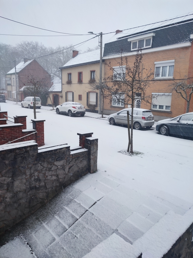 Un manteau blanc à Ath