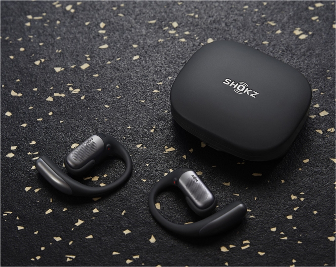 Un étui avec batterie et charge sans fil : pratique mais un peu encombrant dans une poche de pantalon