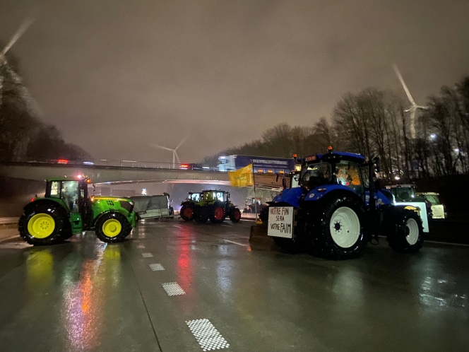 Images du blocage à Froyennes