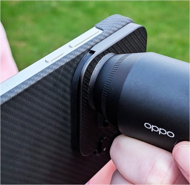 Quelques contraintes pour la mise en place : une coque et un adaptateur glissière…