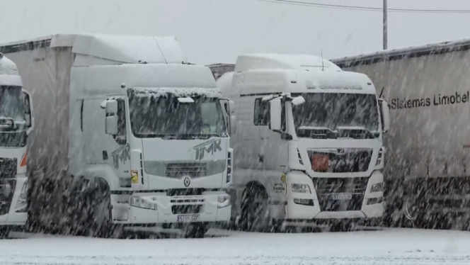 Les poids lourds ne peuvent plus circuler en raison des conditions météorologiques.