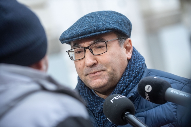 Ahmed Laaouej avant un meeting lors des négociations le 3 novembre 2025.