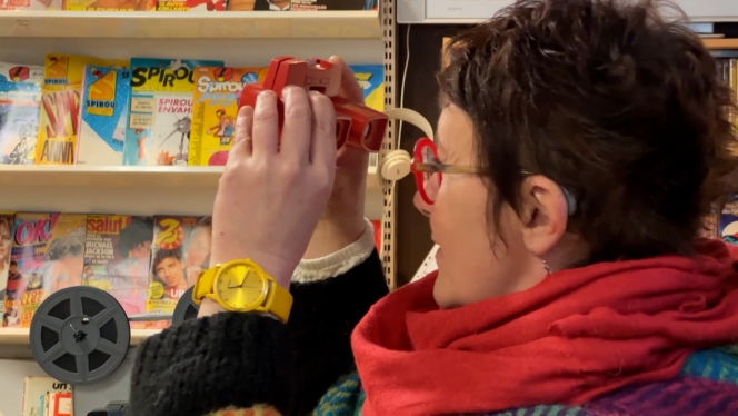 Françoise a pu redécouvrir avec émotion les tout premiers appareils photo de l’époque.