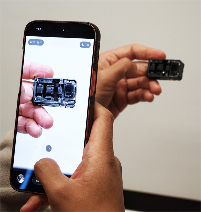 La pièce maîtresse du zoom périscopique, en gros plan