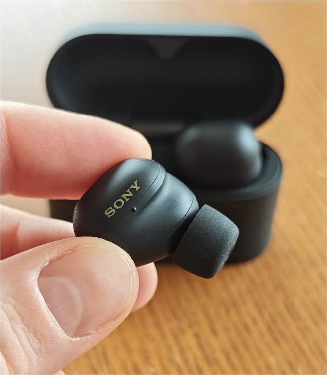 Son design a été réfléchi pour une prise en main plus aisée lors du retrait du boîtier et de la manipulation