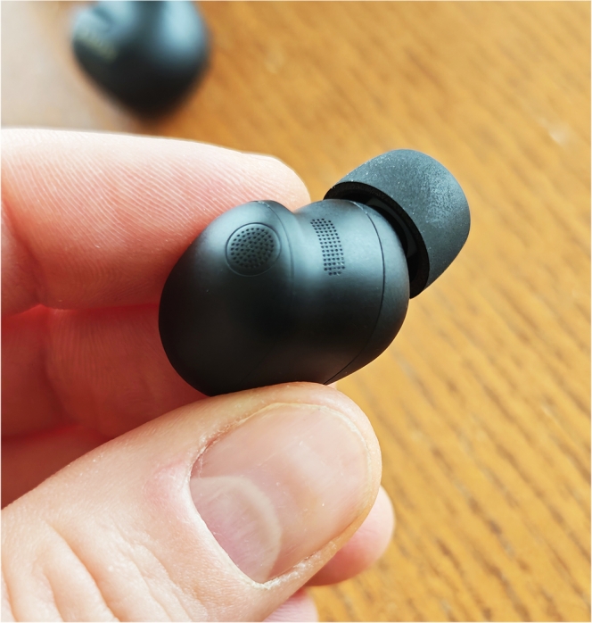 Huit microphones (quatre par écouteur) pour assurer une des annulations actives de bruit les plus performantes du marché